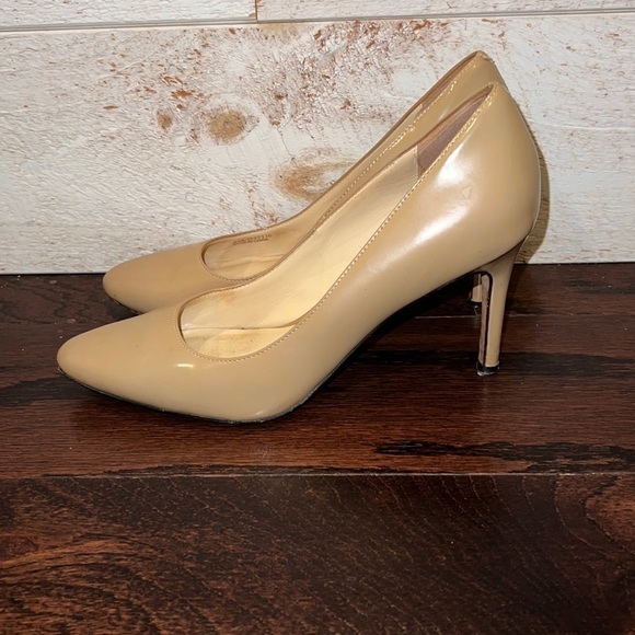 COLE HAAN Women’s Nude Almond Toe Heels Size 7.5 - Picture 1 of 6